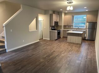 7612 SE Washington St, Portland, OR 97215