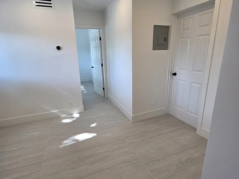 1301 NE 13th Ave #21 — Photo 5