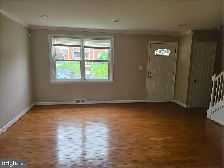 2028 Hillenwood Rd — Photo 2