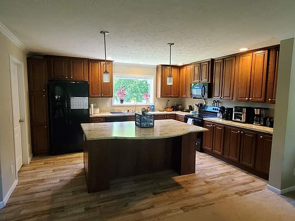 4th image of 847 Monument Dr