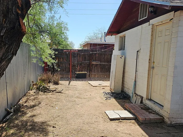 3441 N Mountain Ave #GUEST HOUSE — Photo 14