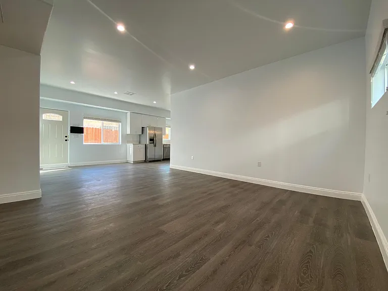428 N Harvard Blvd — Photo 6