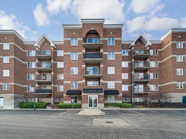 3451 N Carriageway Dr Unit 305, Arlington Heights, IL 60004