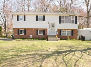 15 Haystack Rd, Clifton Park, NY 12065