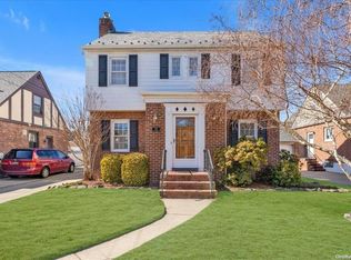 76 Midwood St, Valley Stream, NY 11580