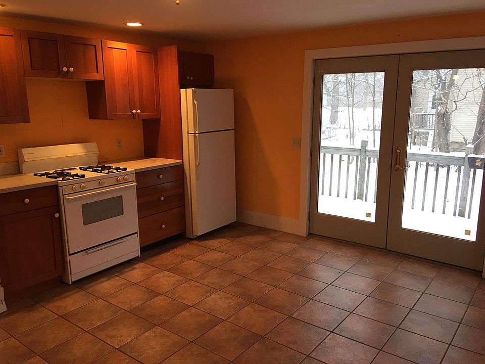 Large Eat in Kitchen, New Stainless Steel Stove not pictured here.