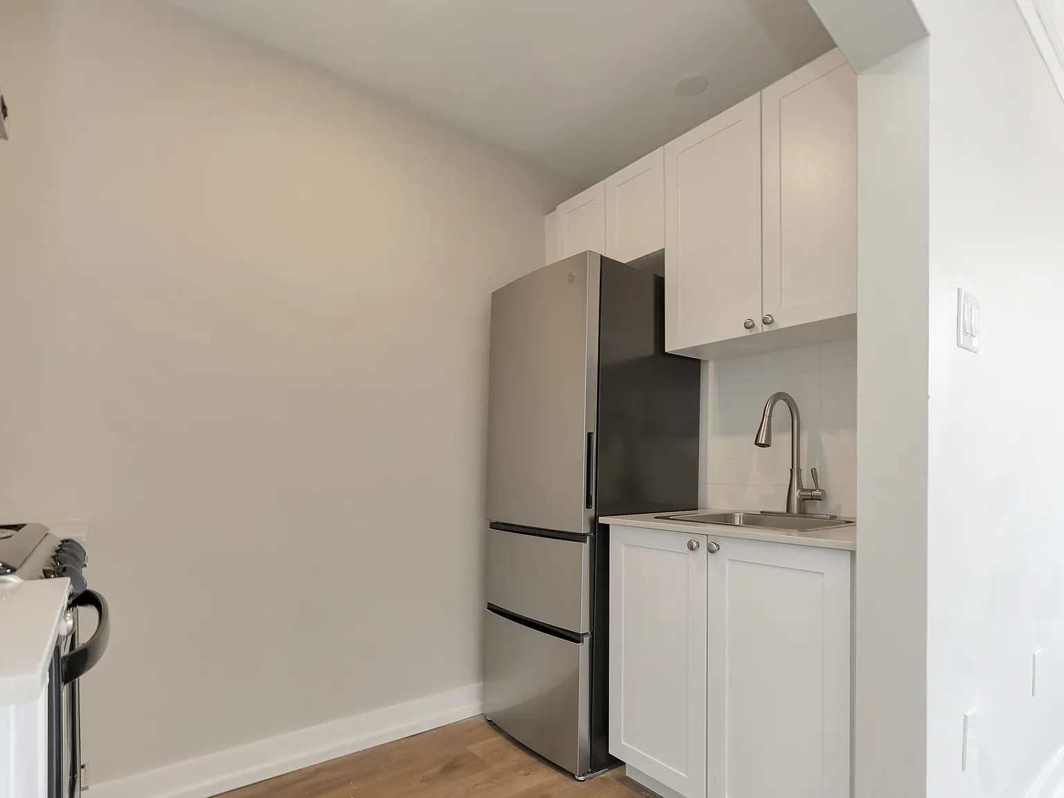Studio - 133 Prospect St S — Photo 2