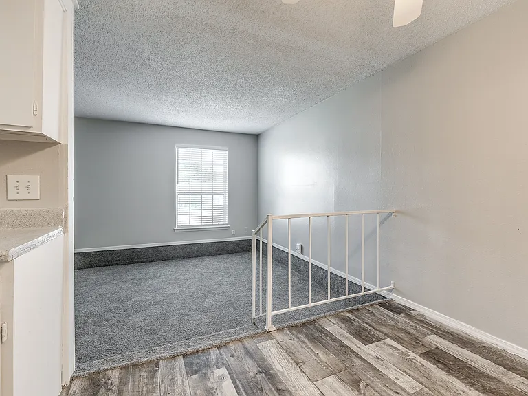 Fairfax Apartments — Photo 29