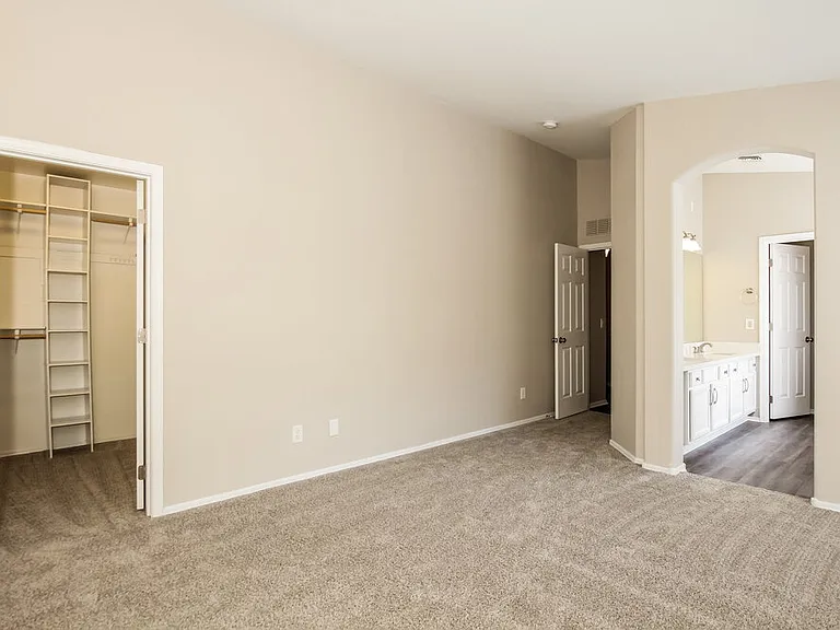 1652 N Serina — Photo 8