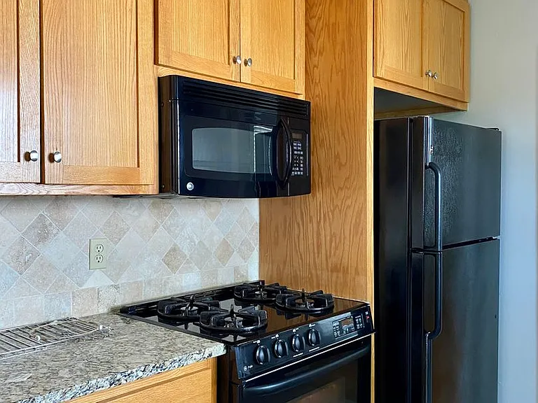 1938 Fairfield Dr — Photo 10