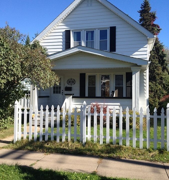 1st image of 624 N 39th Ave W