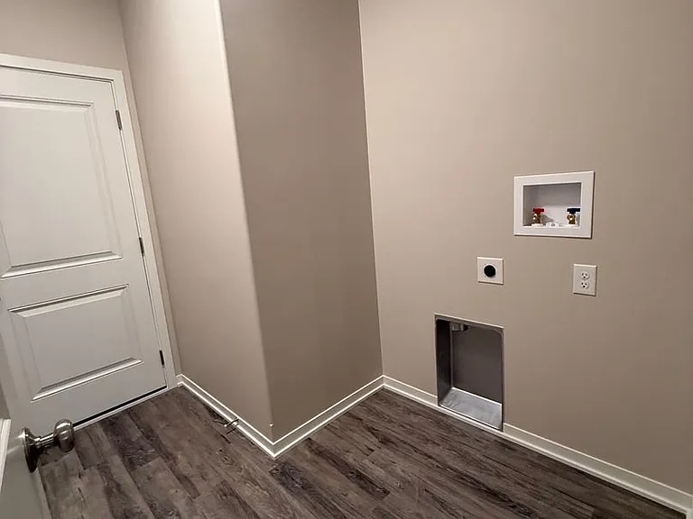8925 S 47th St — Photo 11