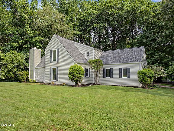 2nd image of 927 Creekwood Dr