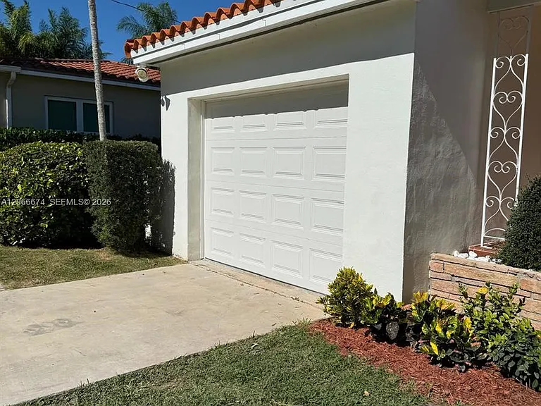 431 Candia Ave — Photo 5