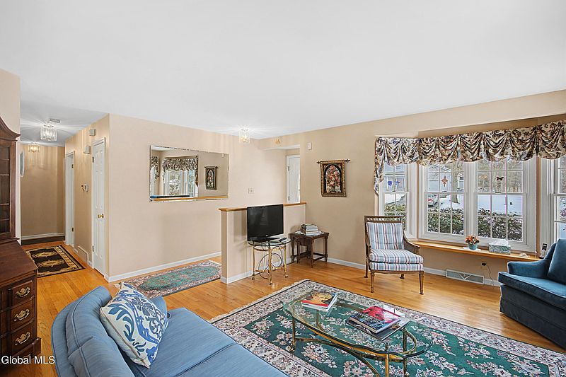5th image of 2410 Parkville Place