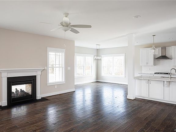 3rd image of 13112 La Reine Ct