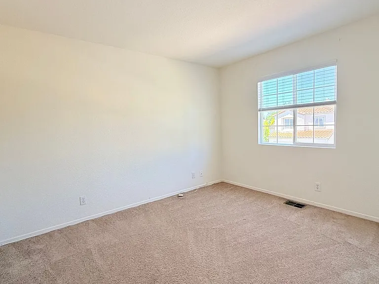1023 Vista Pointe Cir — Photo 37