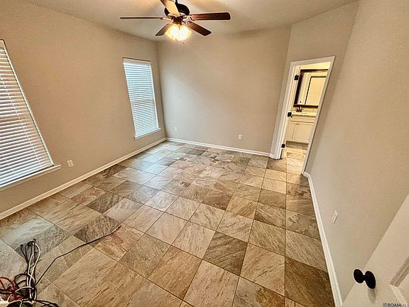 4th image of 32451 Curtis Cove Ln