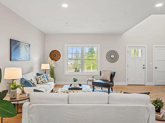 4th image of 71 Driftwood Cir #27