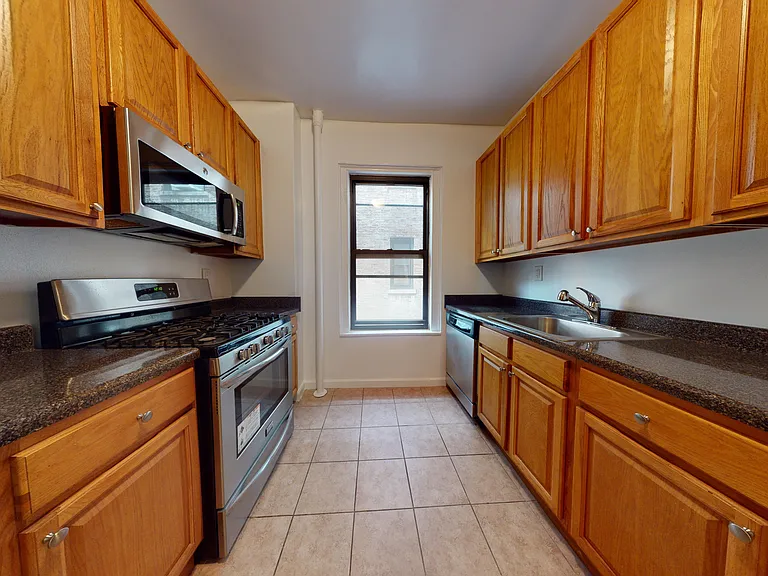 656 W 204th St #34A — Photo 6