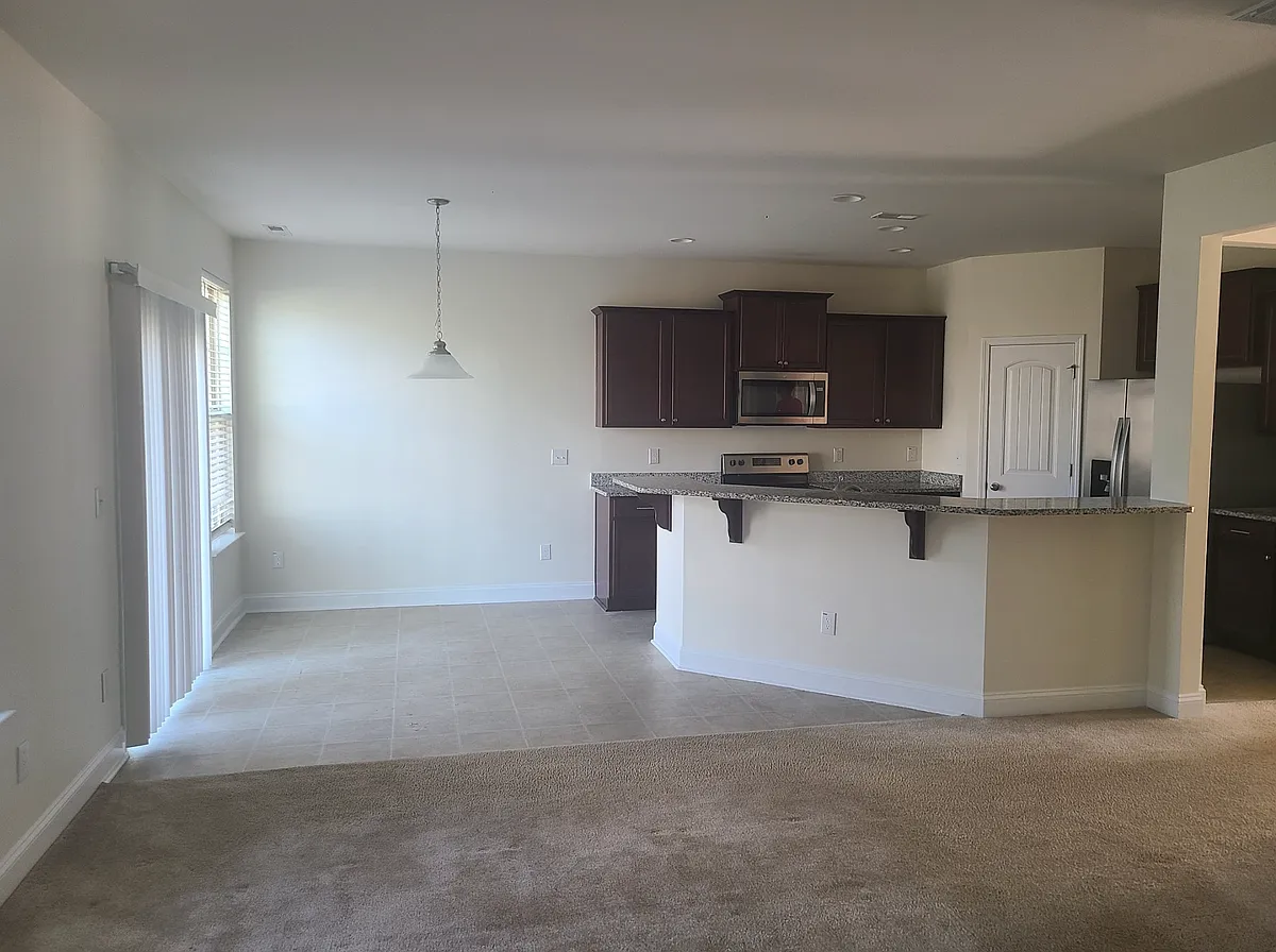 Building Photo - 6005 Abelia Ct