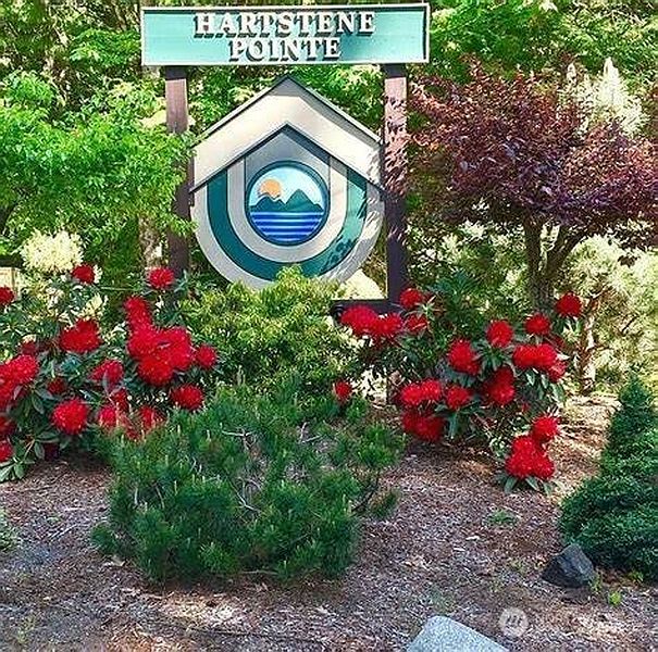 5th image of 441 E Pointes Drive E