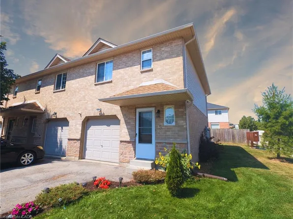 39 Pinewoods Dr #5, Hamilton, ON L8J 3Z3