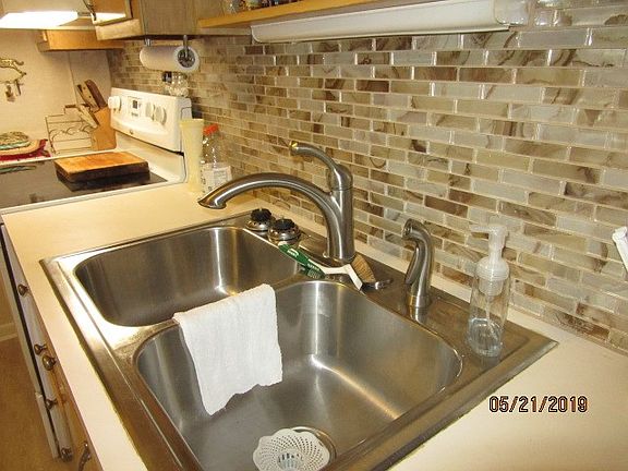 5th image of 200 Horseshoe Dr