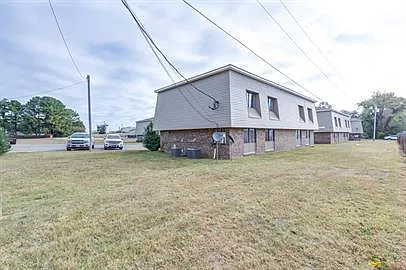 711 N Main St — Photo 17