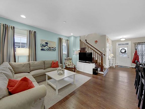 4th image of 24604 Park View St