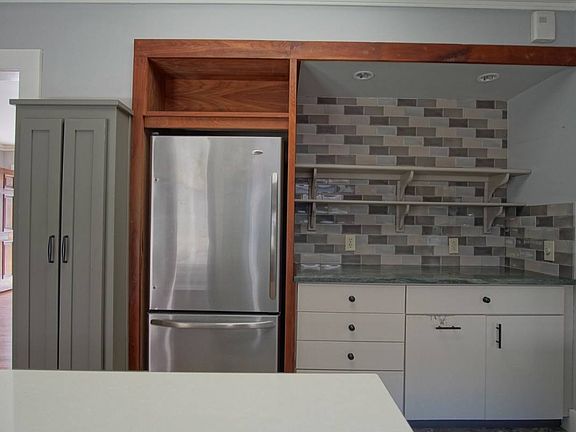 4th image of 675 N 15th Ave