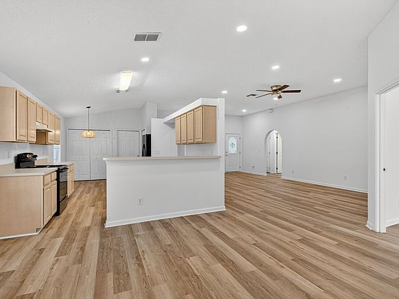 Open concept, bright and airy