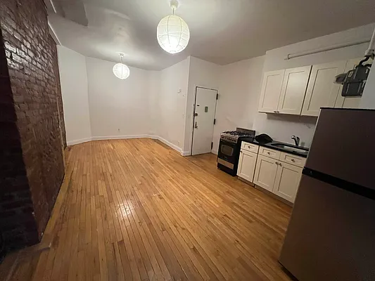 Rented by Delmark Realty LLC | media 17