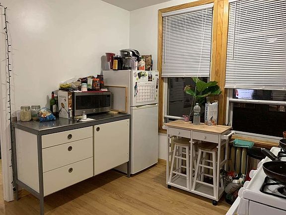 2nd image of 3121 35th St APT 3F