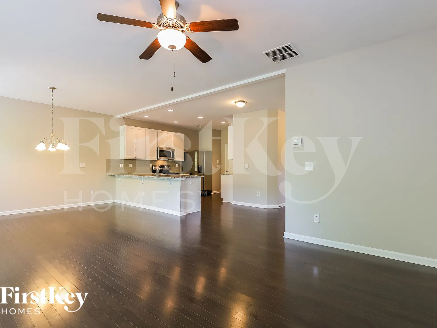 4 bed, 2.5 bath, 1956 sqft, $2,735 — Photo 3
