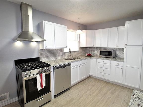 3rd image of 1507 Buena Vista St