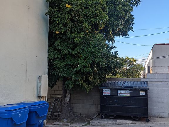 5th image of 206 N New Hampshire Ave