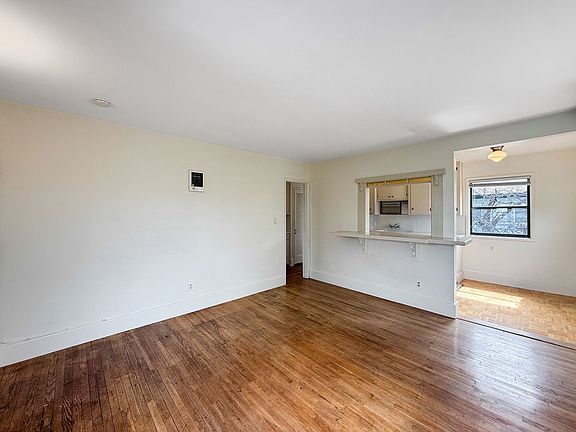 2nd image of 3089-95 E Grape St #3091