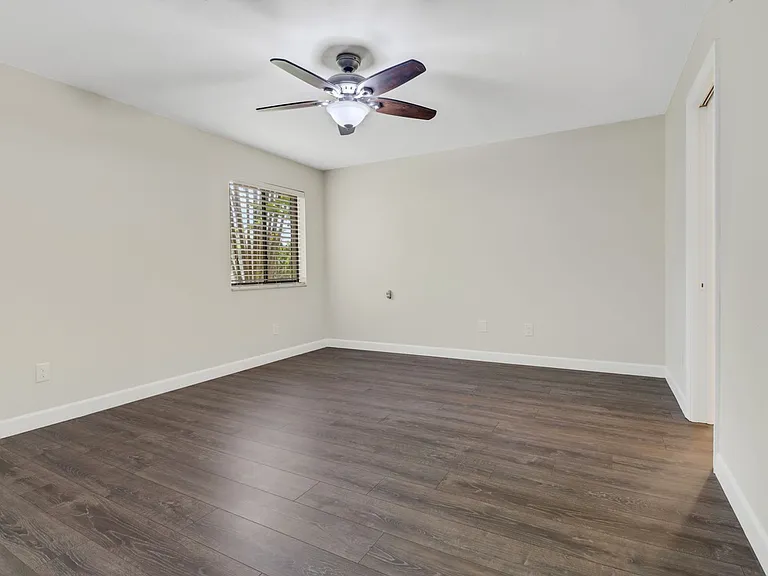 7115 Lakeridge Ct #110 — Photo 13
