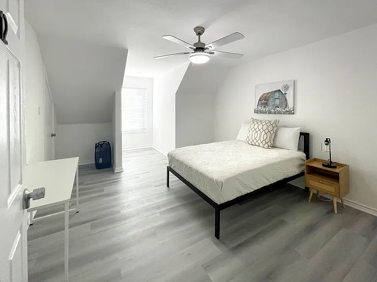 Tophill Dr — Photo 1