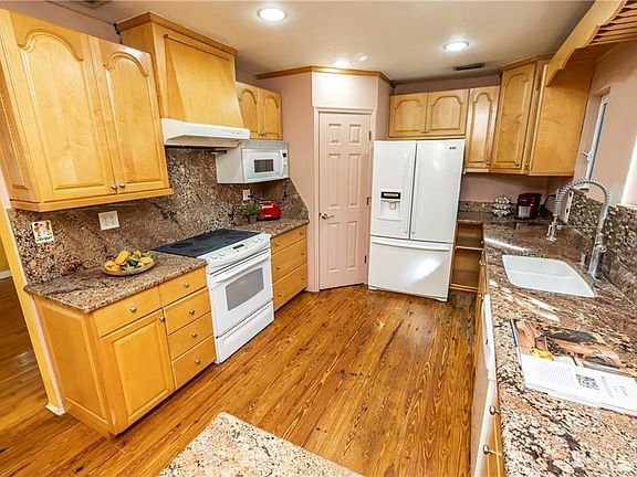 4th image of 900 Brightwaters Blvd NE