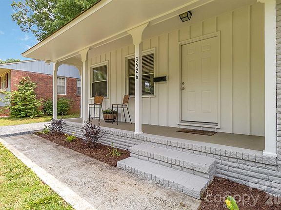 3rd image of 3526 Stonehaven Dr
