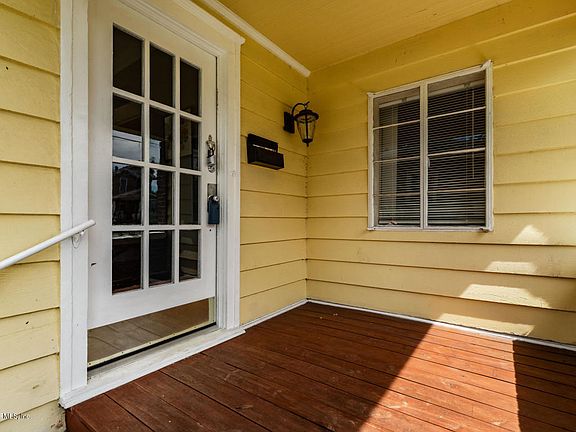 2nd image of 2589 College St