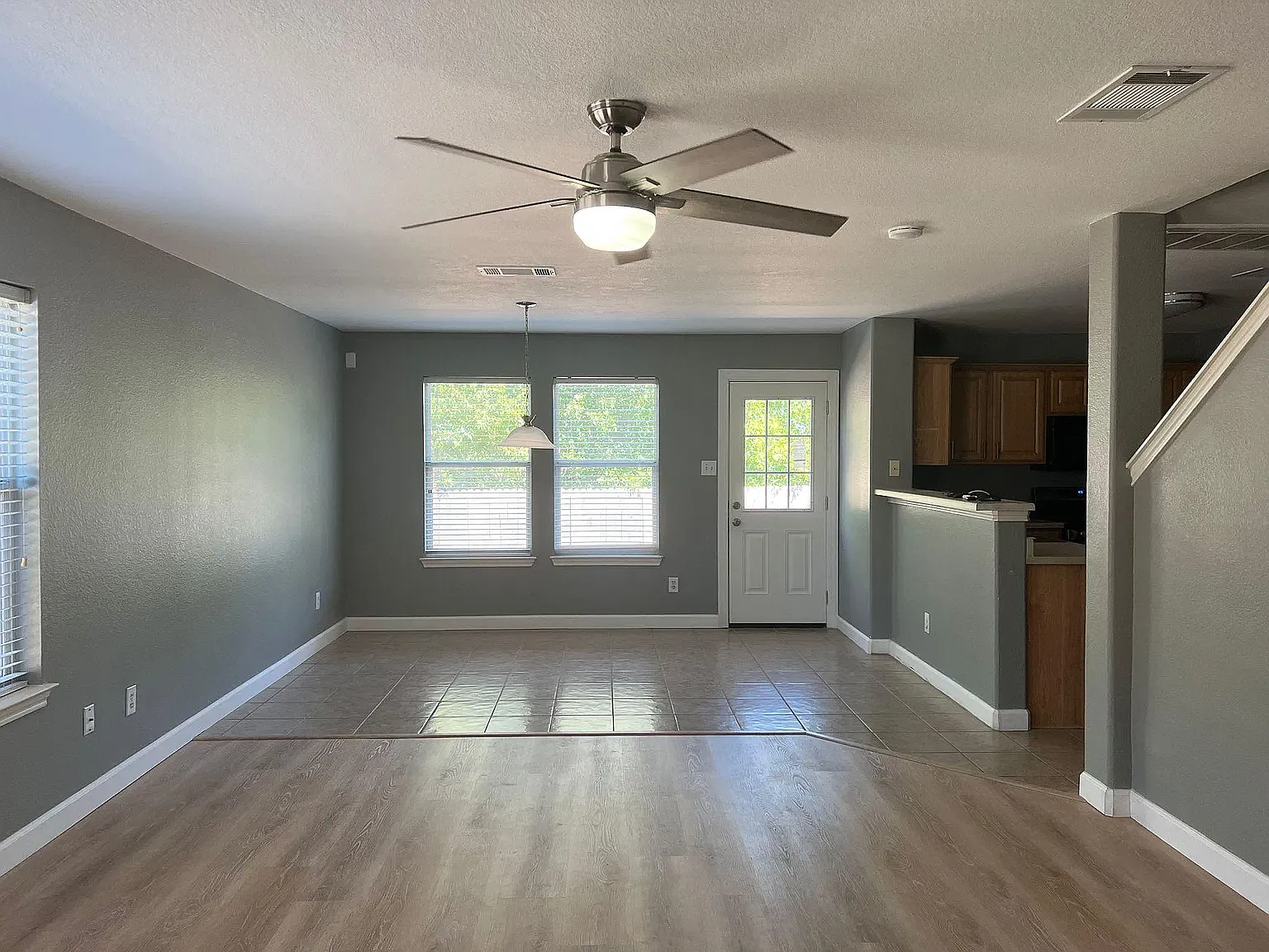 5 bed, 1986 sqft, $2,000 — Photo 3