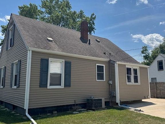 2nd image of 810 Sheridan Dr