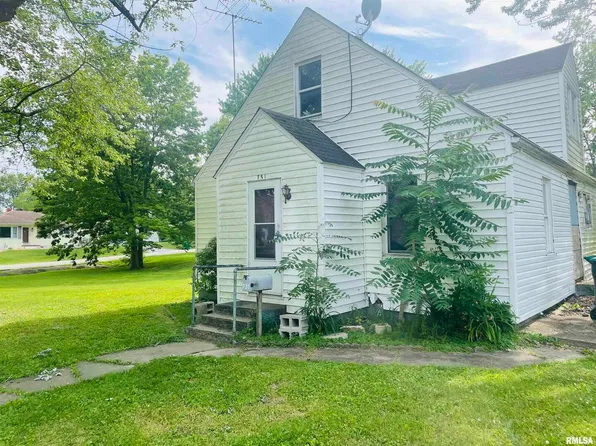 731 16th St, Carlyle, IL 62231