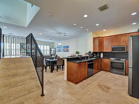 2nd image of 2515 NE 18th St