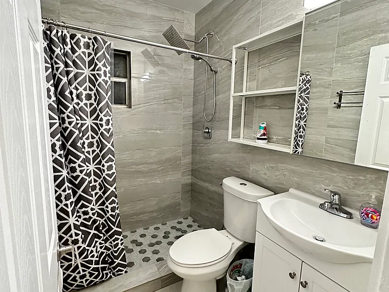 610 NW 23rd Pl #1 — Photo 3