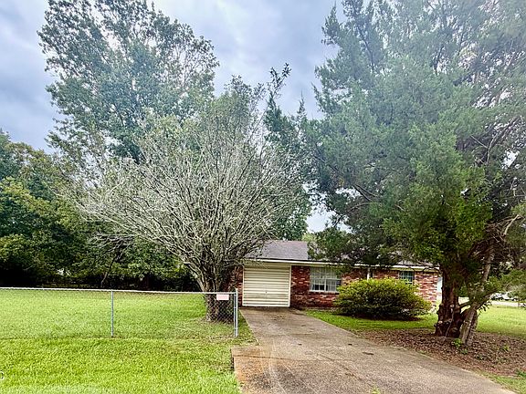 4th image of 33 Trailwood Cir