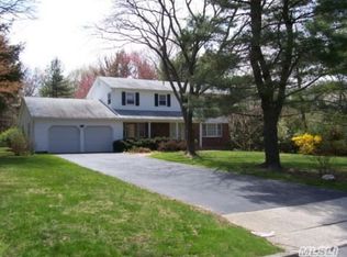 35 Polly Dr, Huntington, NY 11743